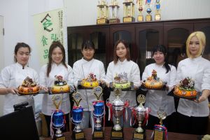 弘光科大學生挑戰職業組蛋糕技藝競賽　奪佳績
