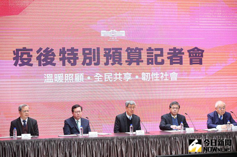 ▲陳建仁接任閣揆後首要任務,便是處理眾所矚目的普發現金,至今已有近9成、超過2070萬人領取,新內閣順利完成挑戰。(圖/記者葉政勳攝 )