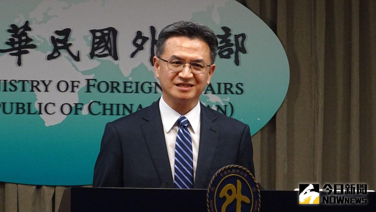 ▲我國與諾魯斷交撤離過程中，一名替代役男誤燒諾魯國旗而遭羈押無法返台。外交部發言人劉永健表示，已聘請律師協助。（圖／記者呂炯昌攝）