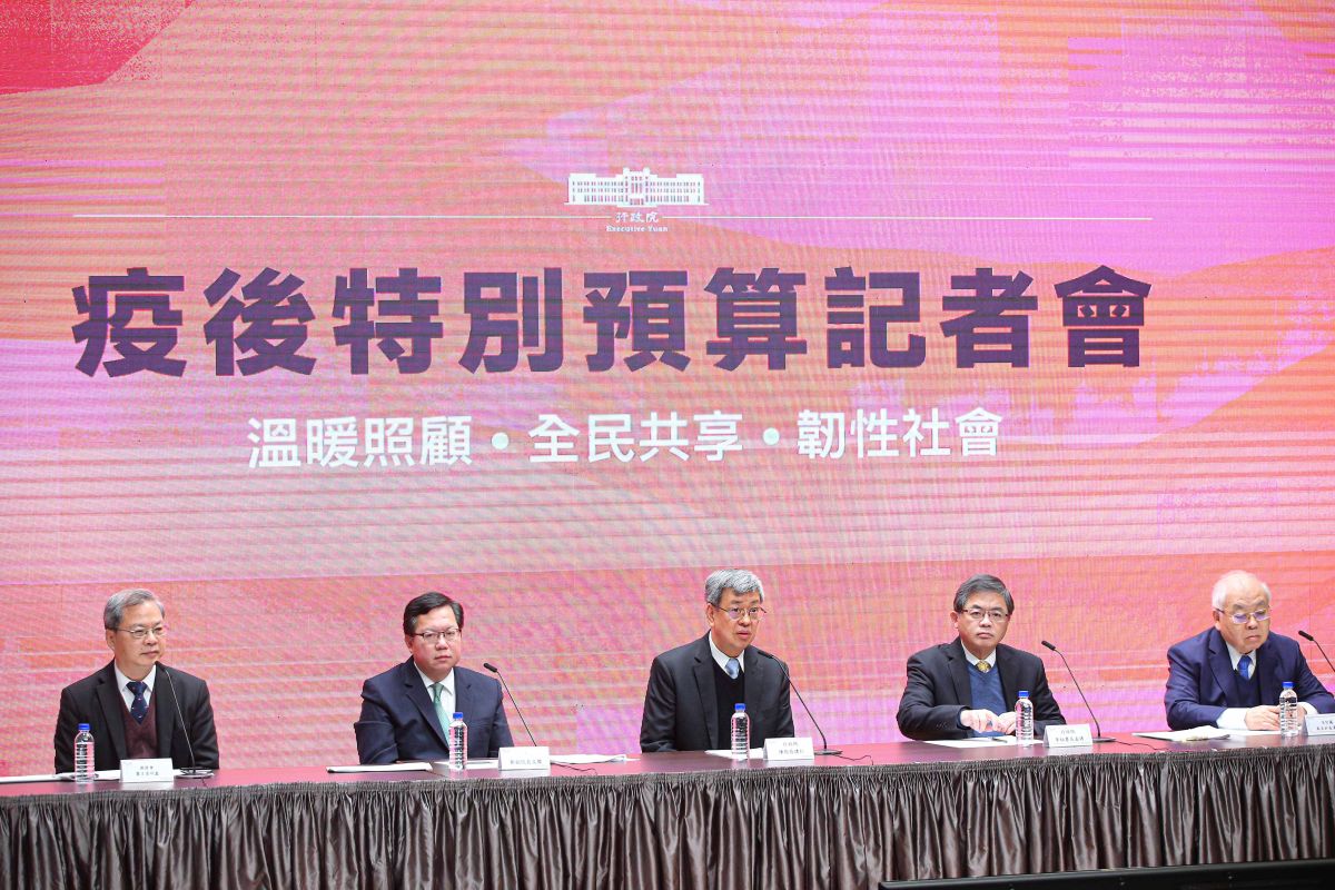 ▲行政院會今日通過疫後特別條例預算，會中交通部陳報北中南交通月票規劃。（圖／記者葉政勳攝，2023.02.23）