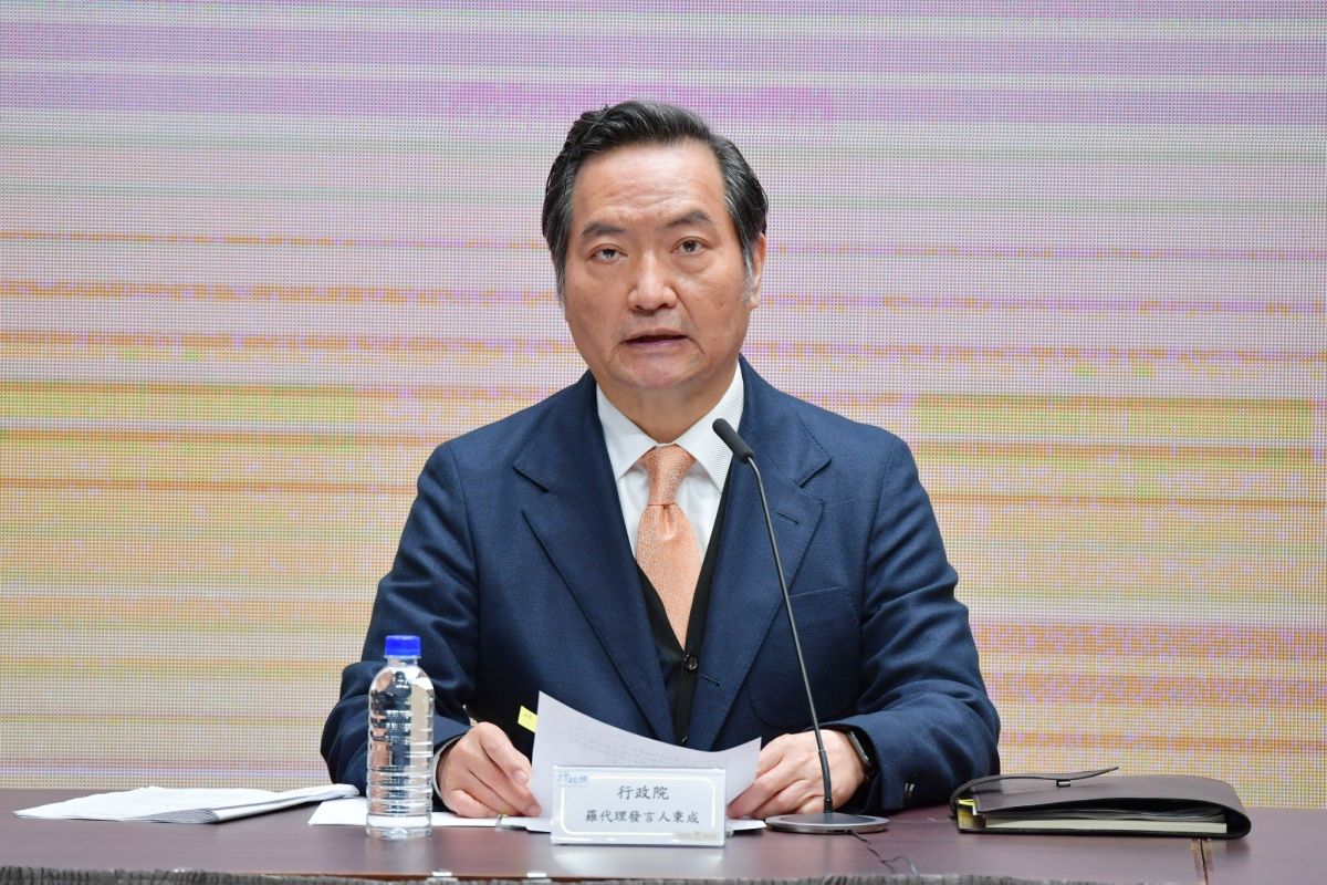 ▲國防部日前預告修正《全民防衛動員準備法》，有外界稱修法意圖「動員學生參戰」、「使學生製造武器」，羅秉成強調並非事實。（圖／行政院提供）