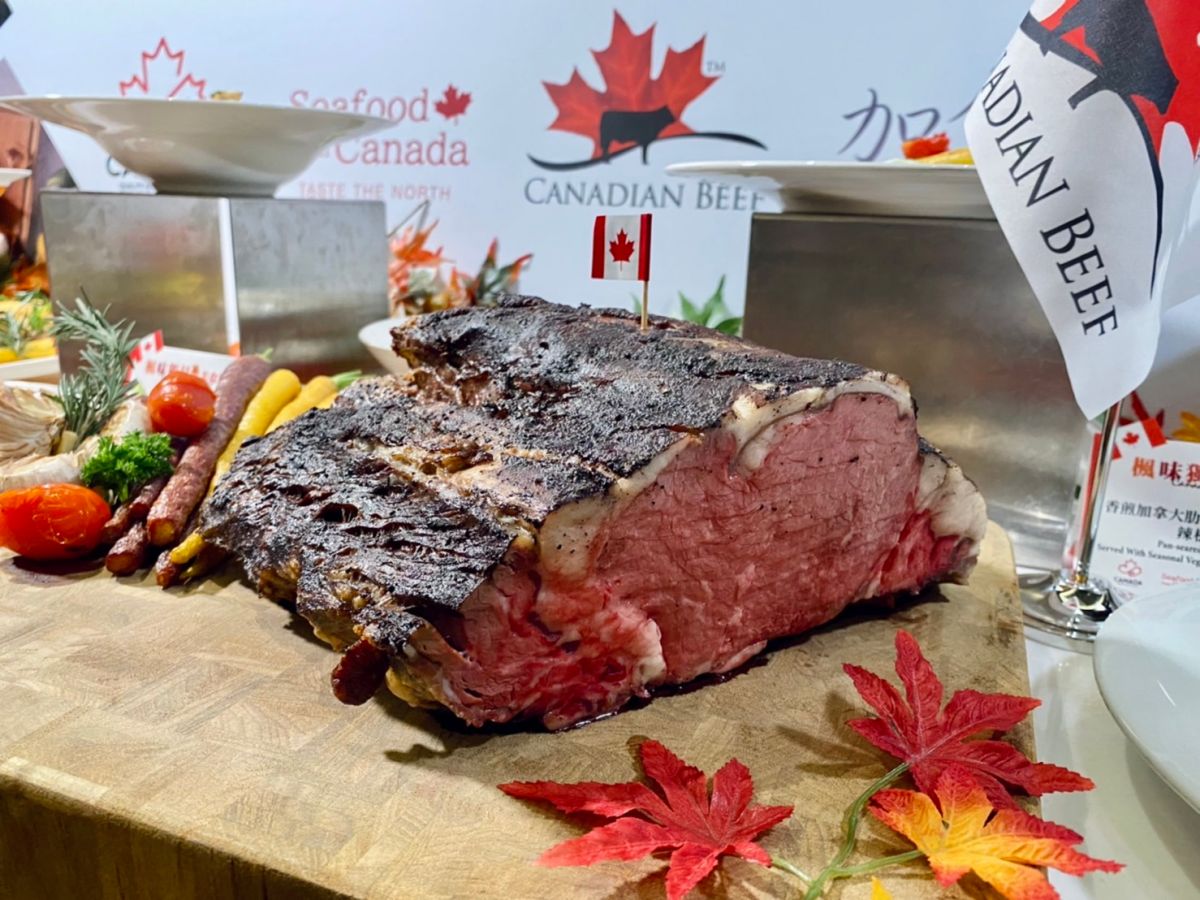 ▲台北美福大飯店迎接加拿大美食節，邀請加拿大原住民血統的Quentin Glabus主廚，客座彩匯自助餐廳為Buffet增添「龍蝦＋牛排」一系列豐富海陸新菜，午晚餐限定開吃。（圖／記者蕭涵云攝）