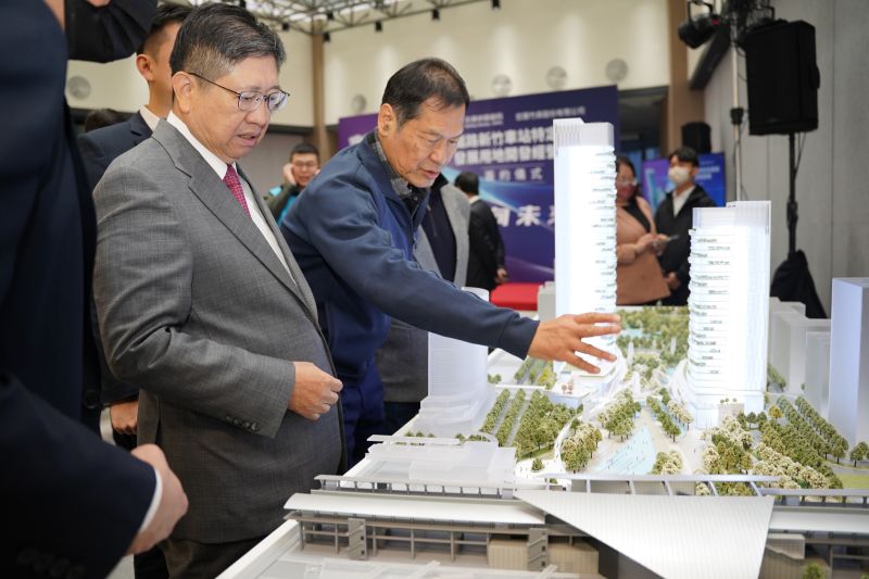 ▲楊文科說，偉大城市需要一座國際級地標，宏匯建雙塔大樓就是如此，感謝宏匯投資興建，將帶動新竹地區產業發展。（圖／新竹縣政府提供）
