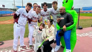 ▲萌梓(下排左)與千千(右)均是現代大胃女王的代表性人物。(圖/PressPlay提供) ▲萌梓(下排左)與千千(右)均是現代大胃女王的代表性人物。(圖/PressPlay提供)
