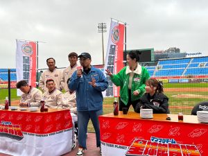▲萌梓(下排左)與千千(右)均是現代大胃女王的代表性人物。(圖/PressPlay提供) ▲萌梓(下排左)與千千(右)均是現代大胃女王的代表性人物。(圖/PressPlay提供)