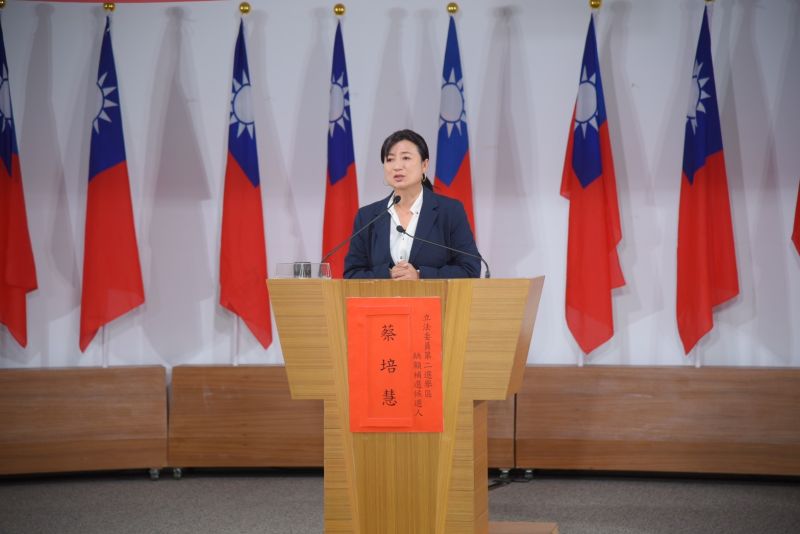▲蔡培慧指根基深厚的南投林家，全家打她一人。（圖／南投縣選委會提供，2023.02.23）