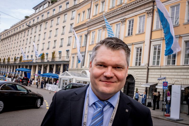 ▲芬蘭國防部長薩沃拉（Mikko Savola）聲稱將運送更多防衛物資，並跟夥伴國一起參與豹式戰車合作計畫。（圖／美聯社／達志影像）