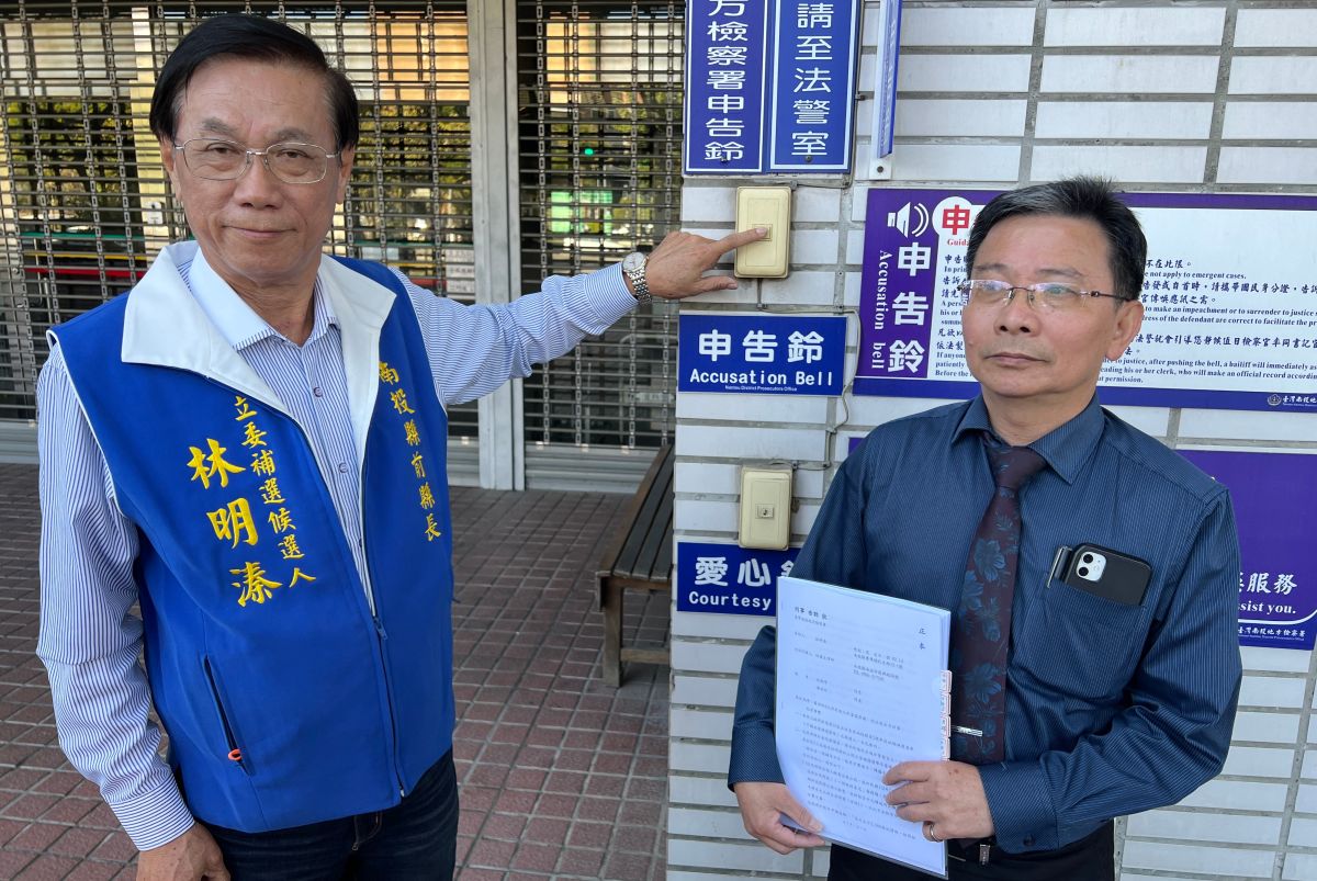 ▲林明溱上午在律師陪同下，到法院按鈴提告。（圖／林明溱競總提供，2023.02.24）