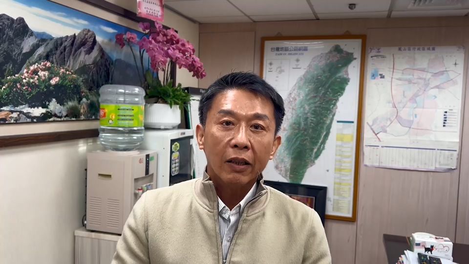 ▲立委許智傑走訪基層，南台灣雞蛋其實都買得到，量有比較少一點，價格也有調整，但沒有北部短缺的狀況。（圖／翻攝畫面）