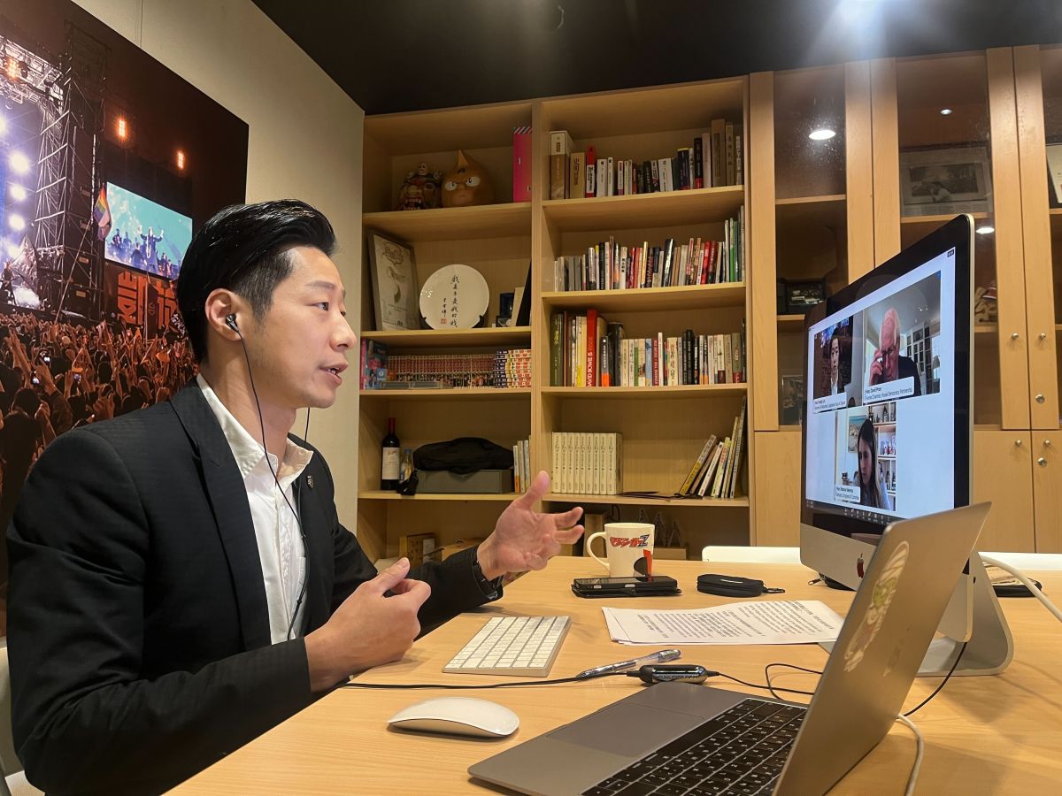 ▲林昶佐23日參與美國舉辦的第二屆民主峰會首場會議，與美國、烏克蘭、哥倫比亞、科索沃等各國代表一同揭開本屆序幕。（圖／林昶佐辦公室提供）