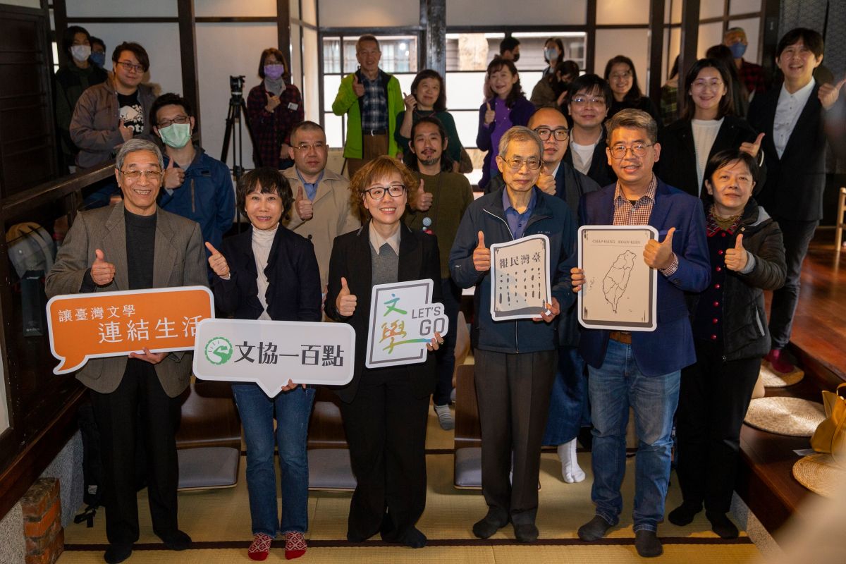 ▲台灣文學館今（24）日宣傳「文協一百點網站」及「文學地景網」，鼓勵民眾藉由旅遊及參與走讀活動認識全台的文史風貌。（圖／文化部提供）