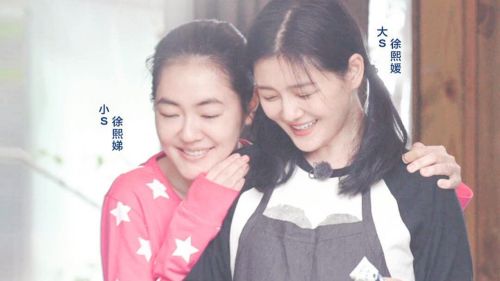 ▲在大S(左)陷入被前夫攻擊的風波時,小S(右)也多次公開力挺姊姊。(圖/翻攝徐熙媛FB) ▲在大S(左)陷入被前夫攻擊的風波時,小S(右)也多次公開力挺姊姊。(圖/翻攝徐熙媛FB)