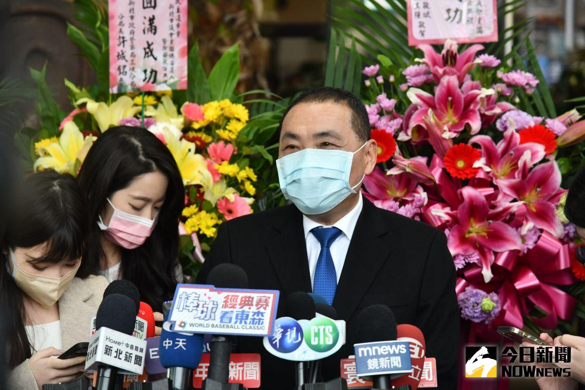 ▲侯友宜出席新北市議會民進黨團幹部交接典禮，對於被說是籠中虎等待出征，回說自己不是虎也不是動物。（圖 ／記者吳嘉億攝，2023.02.24）