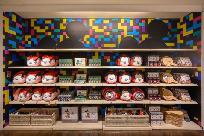 ▲,全店面積超過1,000坪、7,000多款居家商品,享全年優惠3折起,首波開幕主打「品牌絕版品、兒童專區(包含防蟎兒寢及迪士尼系列)、聰明軟裝選物」三大亮點。(圖/HOLA提供)