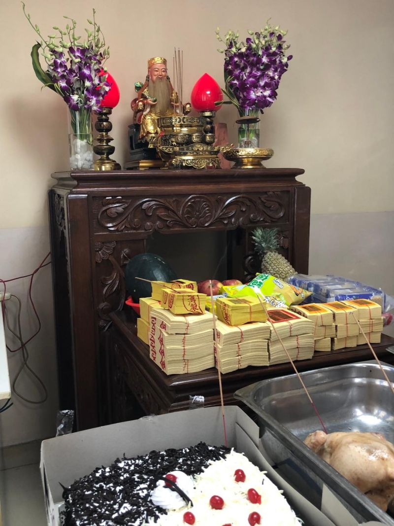▲鴻海全球廠區裡都有一個神明廳,圖為印度廠土地公。(圖/擷取自鴻海官方臉書)