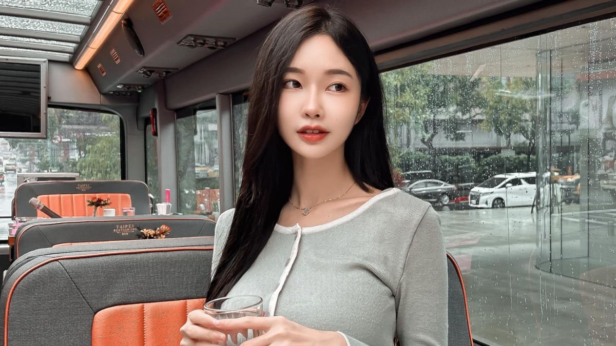 ▲台師大校花黃上晏分享和巴黎鐵塔的合照。（圖／翻攝自黃上晏臉書）