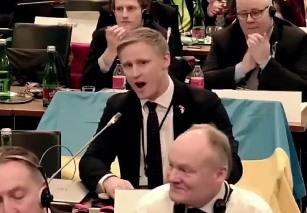 ▲拉脫維亞議員科爾斯，本週在歐洲安全與合作組織會議上，嗆爆俄羅斯代表團。（圖／擷取自影片）