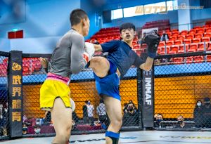 「鐵籠搏擊」頂尖對決　台灣散打高手卯上新加坡迷幻重拳
