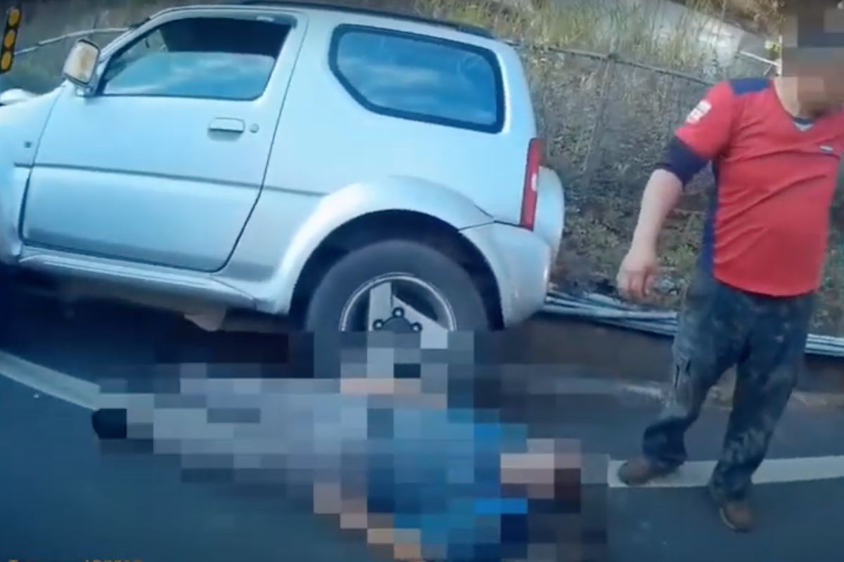 ▲嘉義縣阿里山鄉民代表梁宗賢昨天開車行經台18線64.8k附近發生車禍送醫不治，檢警今天相驗，確認死因為創傷性休克，疑酒後駕車失控自撞路邊水泥護欄，確切肇事原因調查中。（圖／翻攝自記者爆料網）