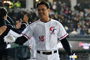 WBC／不愧是中華隊主砲！張育成敲4安「鐵支」
