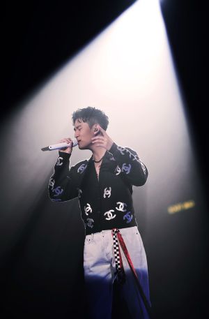 周興哲香港演唱會請來鄧紫棋擔任嘉賓。(圖/星空飛騰提供、翻攝鄧紫棋IG) ▲周興哲香港演唱會請來鄧紫棋擔任嘉賓。(圖/星空飛騰提供、翻攝鄧紫棋IG)