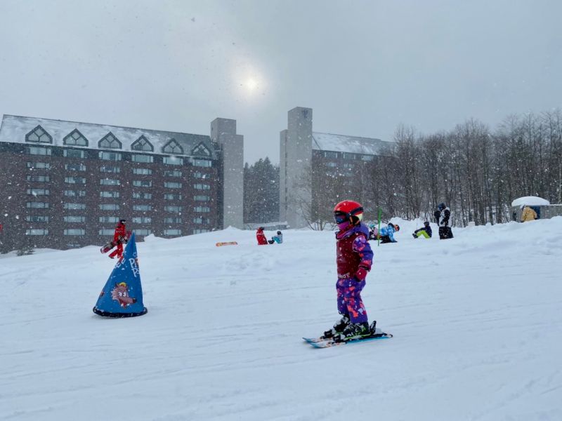 ▲許多小小孩才滑雪一兩堂課就很上手。(圖/記者蕭涵云攝)