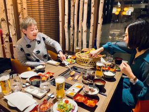 ▲在Haku特色主題餐廳享受新鮮爐烤日式燒肉。（圖／記者蕭涵云攝）
