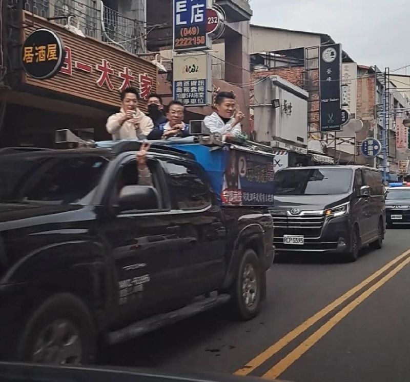 ▲林明溱邀請蔣萬安、顏寬恒同台車隊掃街,讓林靜儀感嘆,就連國民黨內的年輕人都會不舒服。(圖/翻攝自林靜儀臉書)