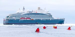 ▲「128萬北極破冰」行程，將搭乘全球第一艘極地奢華郵輪「指揮官夏古號」。（圖／佳繽旅遊提供）