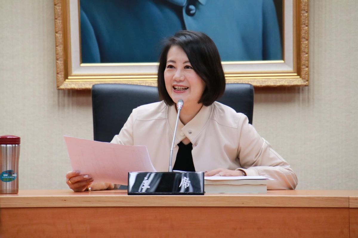 ▲吳思瑤認為，郭台銘的主張雖可議，但對比侯友宜毫無論述，至少比較負責。（圖／翻攝自吳思瑤臉書）