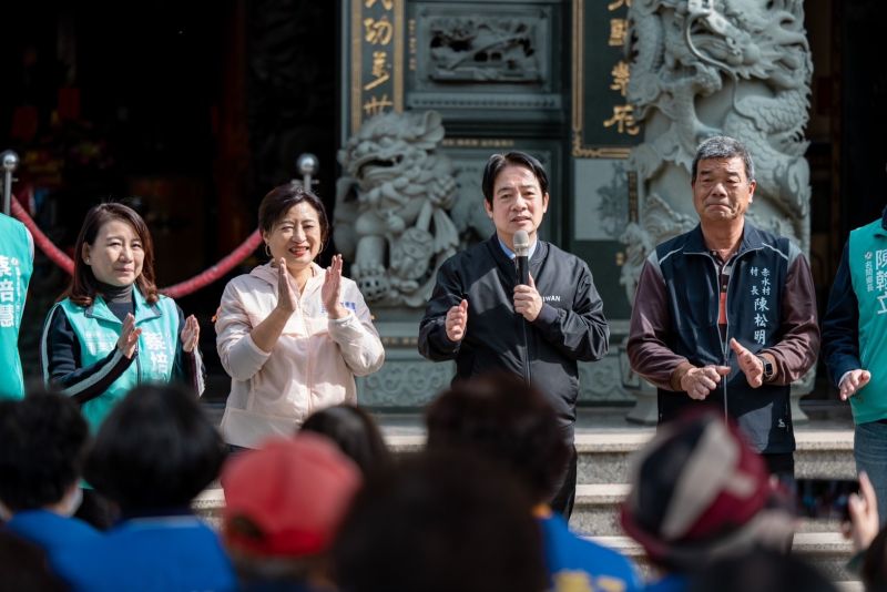 ▲蔡培慧競選期間,賴清德「帶傷助選」,兩人不分大小場真誠輔選,讓基層相當有感。(圖/民進黨提供)