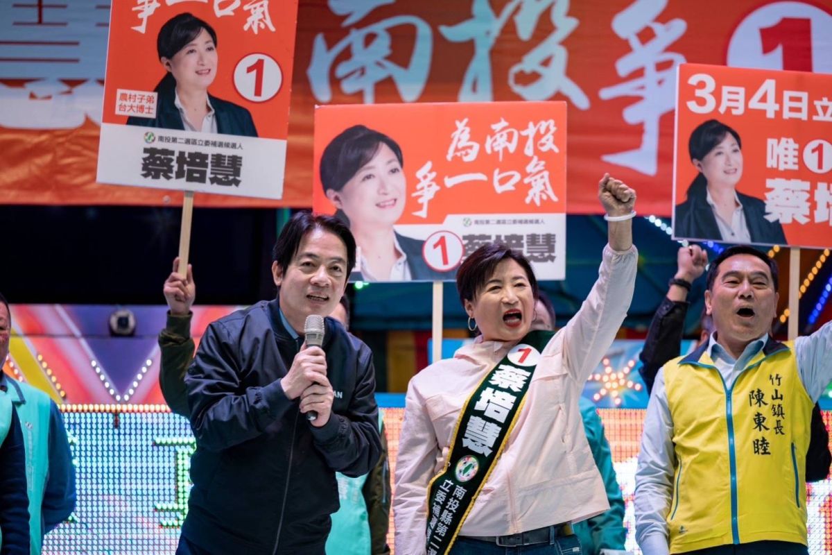 ▲賴清德稱讚陳東睦（右一）有情有義，舉薦賢才不分黨派。（圖／蔡培慧競總提供，2023.02.26）