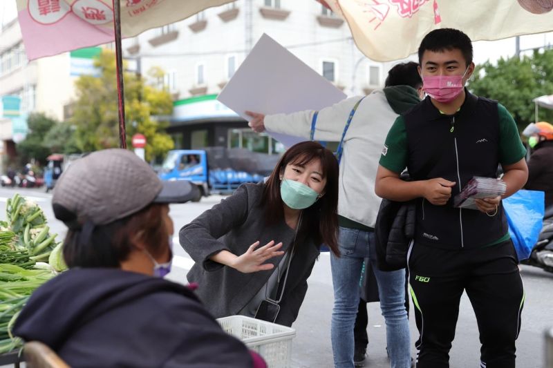 ▲謝子涵與青年部同仁率領國務青頻繁到南投輔選蔡培慧,期盼翻轉艱困選區。(圖/翻攝自謝子涵臉書)