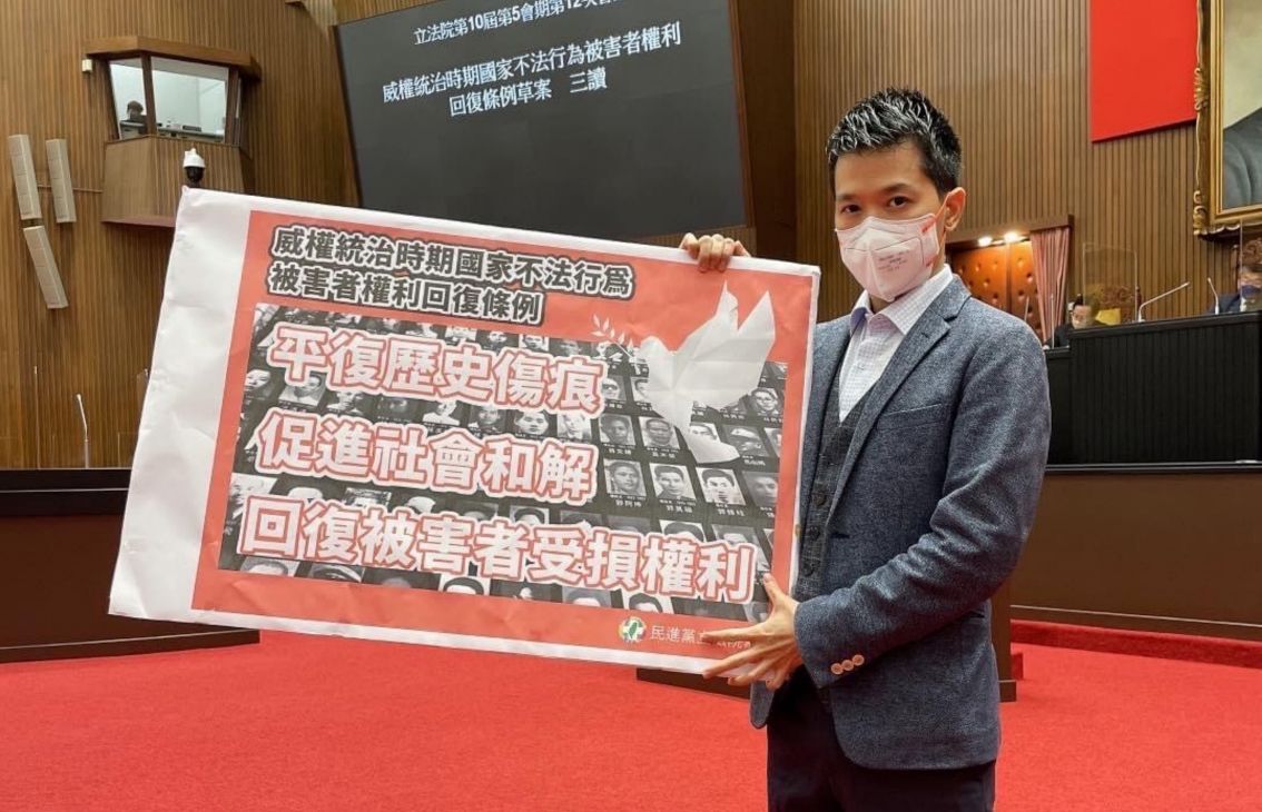 ▲立委何志偉表示若台北市長蔣萬安重視228，就恢復日常性的導覽，深化228意義。（圖／翻攝自何志偉臉書）