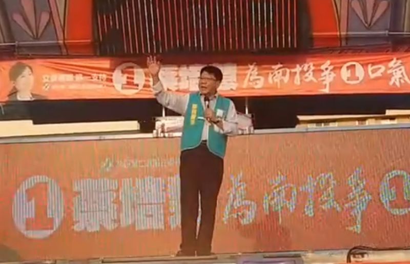 ▲潘孟安為林佳龍叫屈,脫口說他「有夠衰小」,現場民眾大笑。(圖/蔡培慧競總提供,2023.02.27)