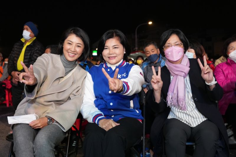 ▲中部女力縣長(左起南投許淑華、雲林張麗善、彰化王惠美)合力挺林明溱。(圖/林明溱競總提供,2023.02.27)
