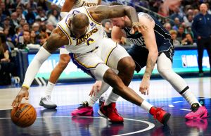 NBA/James右腳傷情堪憂 湖人已做出他恐缺陣數周的準備