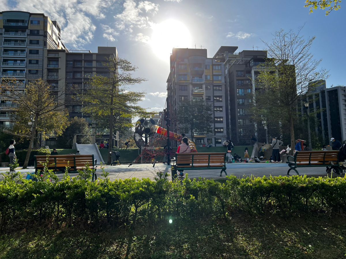 ▲近期白天溫度都偏暖，大家可要好好把握了，下週日（3/12）將有鋒面和冷氣團侵襲，變天感覺明顯，請民眾留意。（圖／記者張勵德攝）