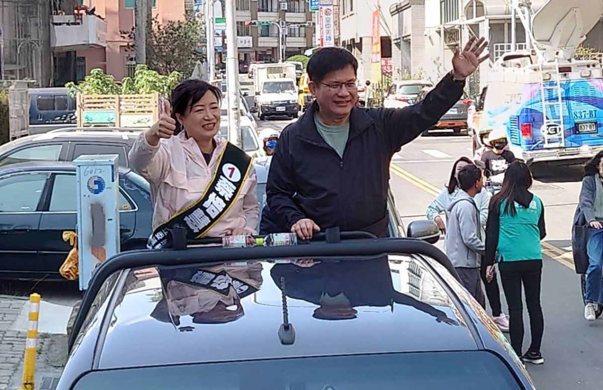 ▲林佳龍到南投陪蔡培慧車隊掃街。（圖／蔡培慧競總提供，2023.02.28）