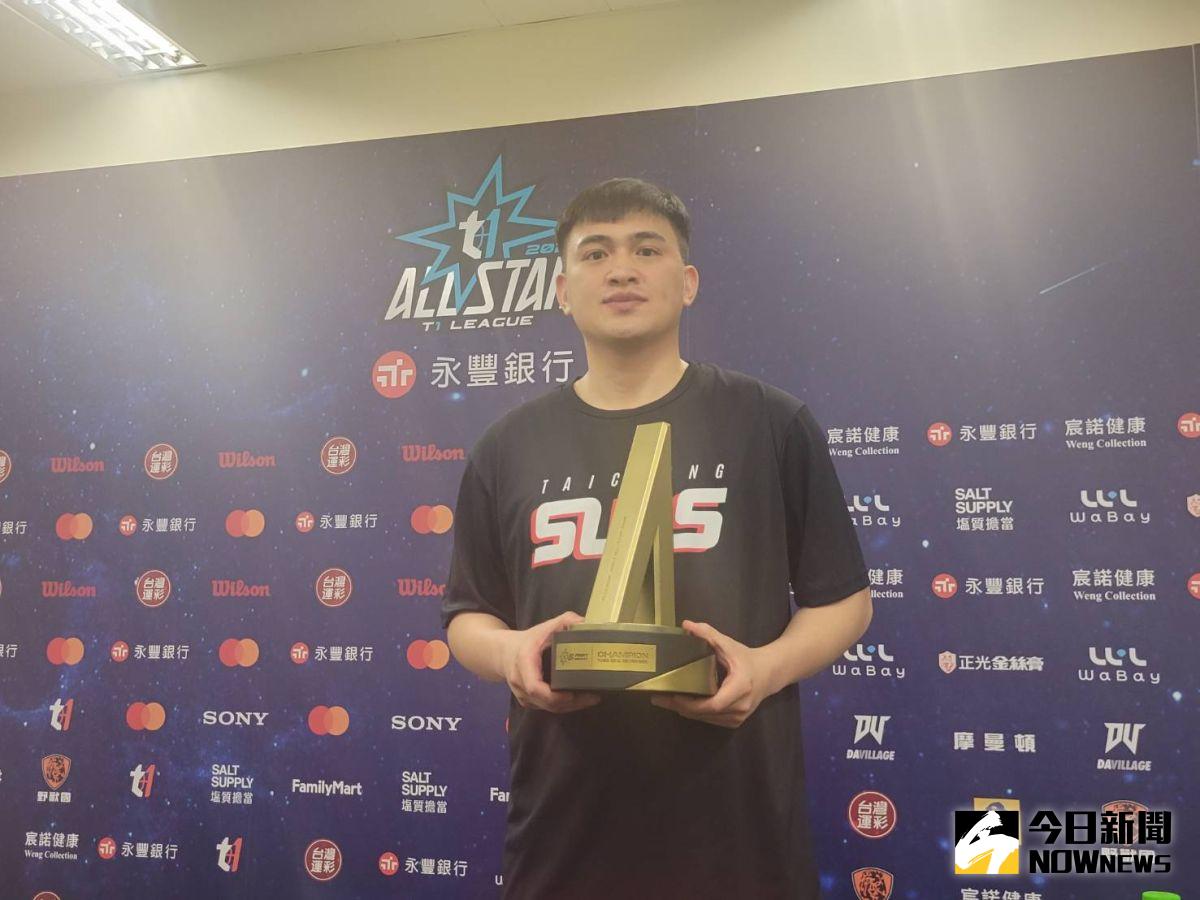 ▲T1聯盟首屆全明星賽的三分球大賽落幕，最終臺中太陽射手盧冠軒技壓群雄，以決賽31分的好表現奪冠。（圖／黃建霖攝）