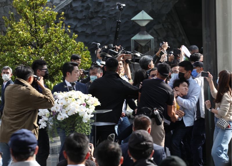 ▲蔣萬安就任台北市長後首度出席228活動，致詞時遭抗議，活動一度中斷。（圖／記者陳明中攝，2023.02.28）