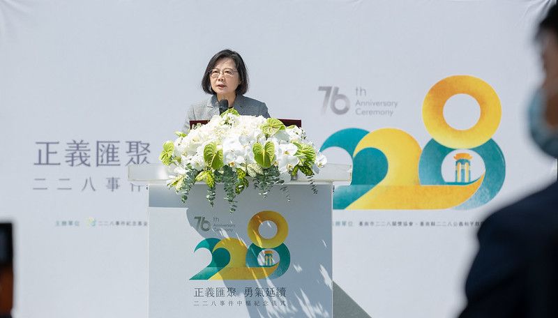 ▲總統蔡英文前往台南228紀念公園碑前廣場，致詞強調讓台灣人尊嚴的活，是紀念228最好的方式。（圖／總統府提供）