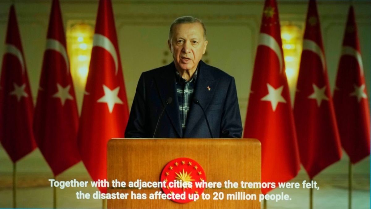 ▲土耳其民眾對政府處理月初震災的方式不滿，總統艾爾段請求原諒。（圖／美聯社／達志影像）