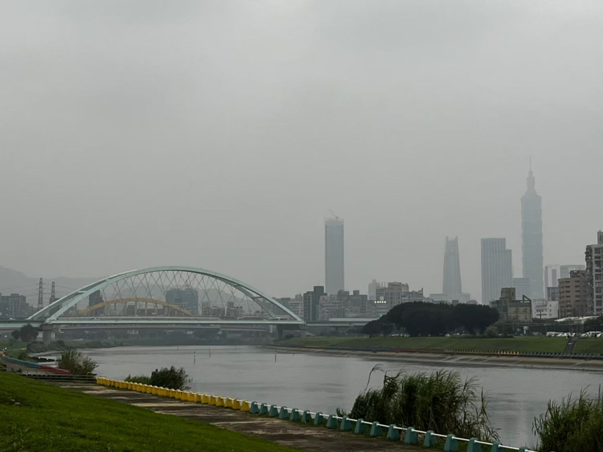 ▲明（1）天開工日記得準備外套！明天北部地區降溫最有感，各地高溫落在攝氏20-22度，跟今天相比會稍微下降一些，且入夜秒降溫8度。（圖／NOWnews資料照片，記者張勵德攝）