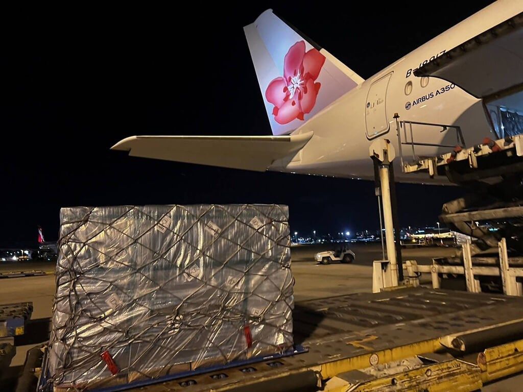 ▲為補充國內雞蛋缺口，25日自澳洲進口今年首批雞蛋36萬顆，已於今天晚間抵台。（圖／農委會）