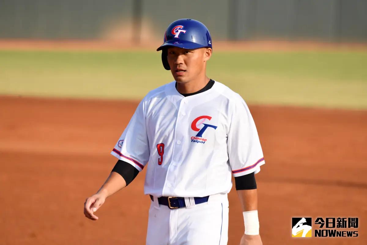 ▲台鋼雄鷹宣布簽下王柏融，火腿隊派人來台參加記者會。（圖／NOWnews資料照）