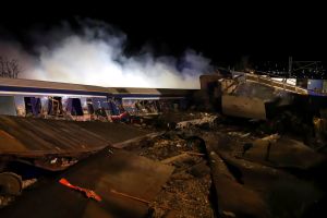 希臘驚傳「火車相撞」！車廂出軌起火　已知釀16死、85傷
