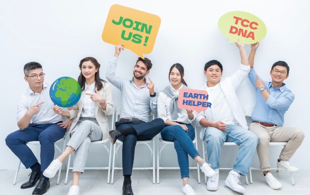 ▲台泥啟動海外人才派任計畫，包括義、葡、法、荷及土耳其，並釋出九大領域職缺。左一、左三為派駐台泥總部的NHOA義大利專案經理Mincy及NHOA技術銷售工程師Gabriele（圖／台泥提供）