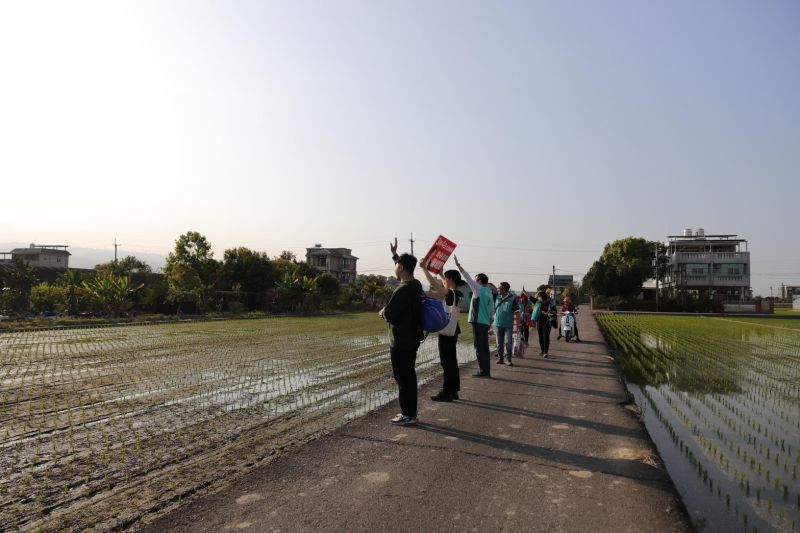 ▲民進黨青年部深入南投大街小巷,當起蔡培慧分身拜票,收到熱烈反饋。(圖/翻攝自民進黨青年部臉書)