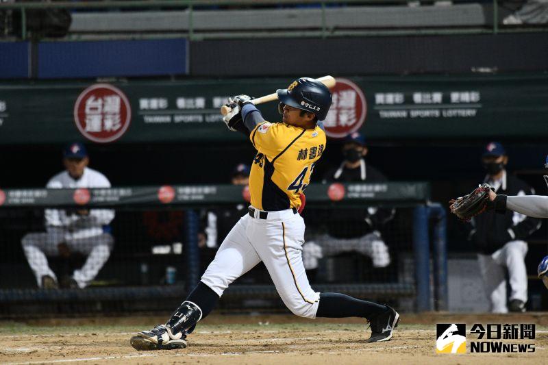 ▲中信兄弟20日下午在屏東縣鹽埔鄉中信園區進行春訓以來的第2場熱身賽，以8：1擊敗韓職培證英雄，贏得今年熱身賽首勝。（圖／特約攝影林柏年攝）